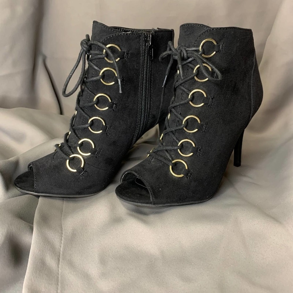 Candies Calavana Peep Toe‎ Lace Up Booties. Size 7.5